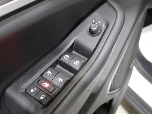 Used 2023 Jeep Grand Cherokee Limited w/ Black Appearance Package AWD/4WD image 13