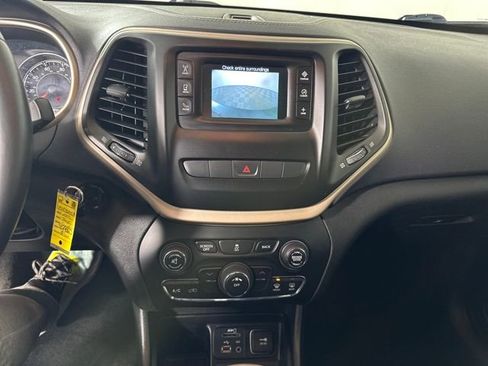 Used 2014 Jeep Cherokee Latitude image 22