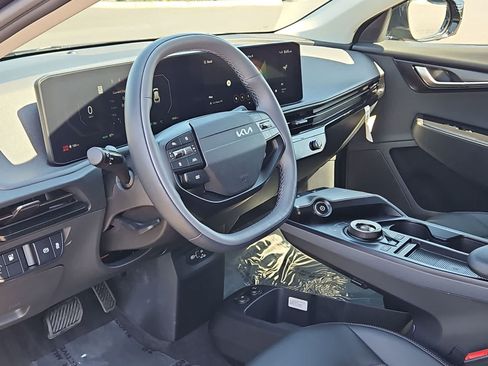 Used 2025 Kia EV6 Light w/ Light LR Technology Package RWD image 10