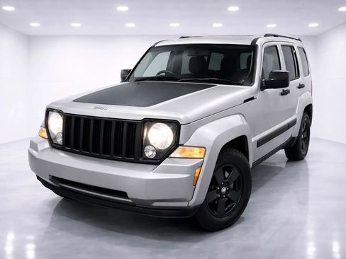 Used 2012 Jeep Liberty Arctic image 1