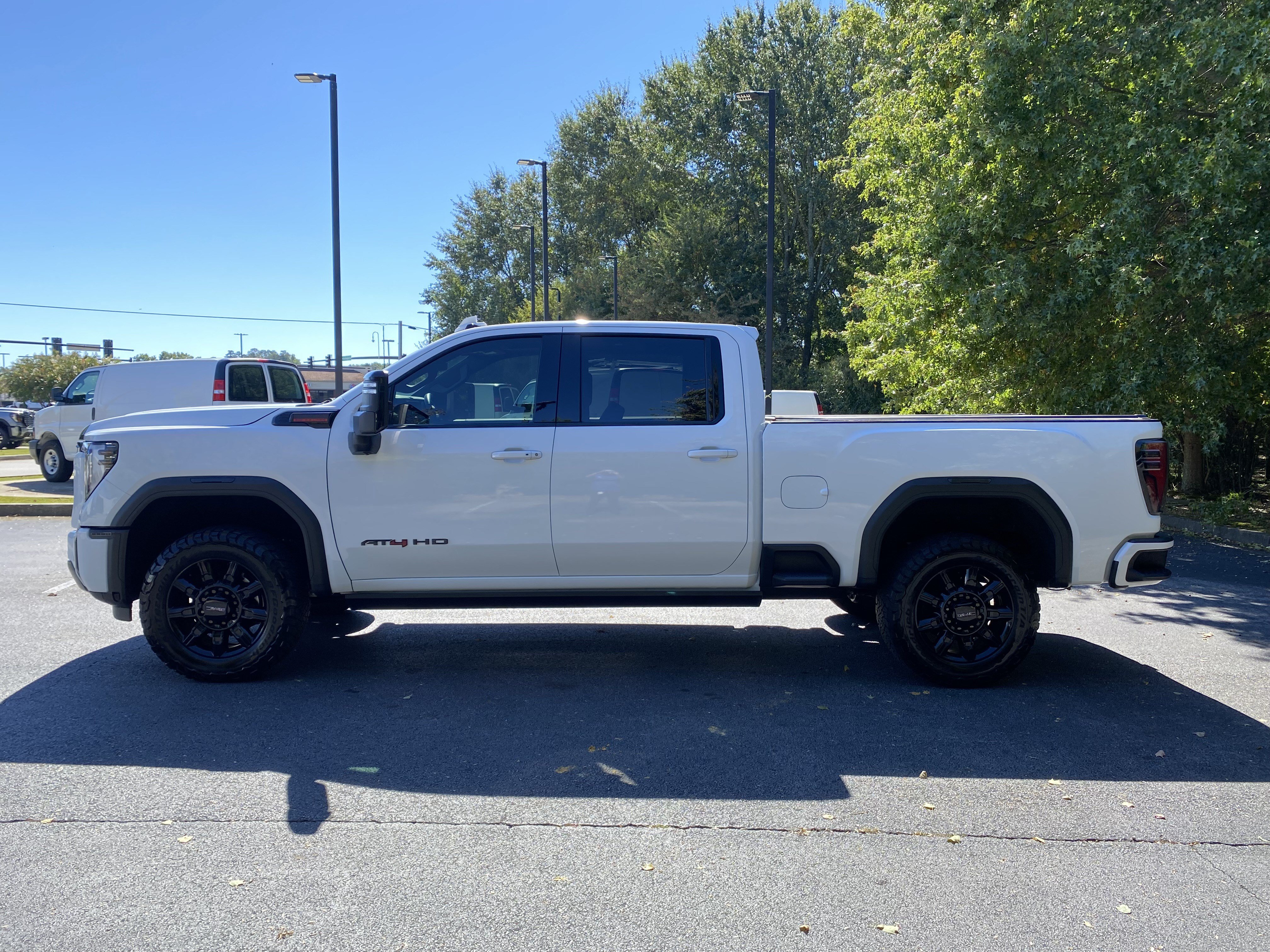 Used 2024 GMC Sierra 2500 AT4 w/ AT4 Premium Plus Package AWD/4WD image 6