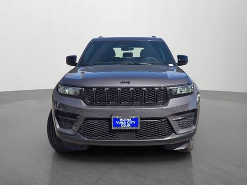 New 2025 Jeep Grand Cherokee Altitude image 2