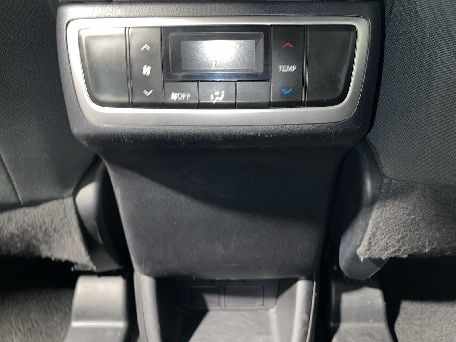 Used 2019 Toyota Highlander LE AWD/4WD image 25