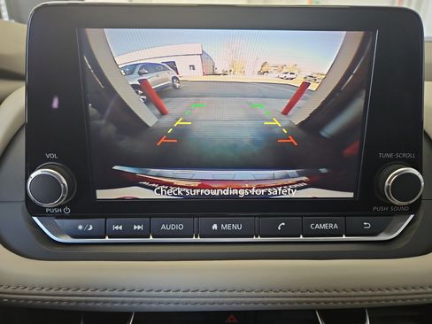 Used 2023 Nissan Rogue SV w/ SV Premium B Package image 18