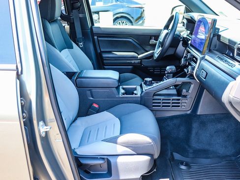 Certified 2025 Toyota Tacoma TRD Off-Road AWD/4WD image 20