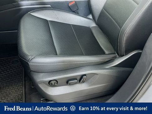 Used 2023 Volkswagen Atlas Cross Sport SE w/ Black Wheel Package AWD/4WD image 24