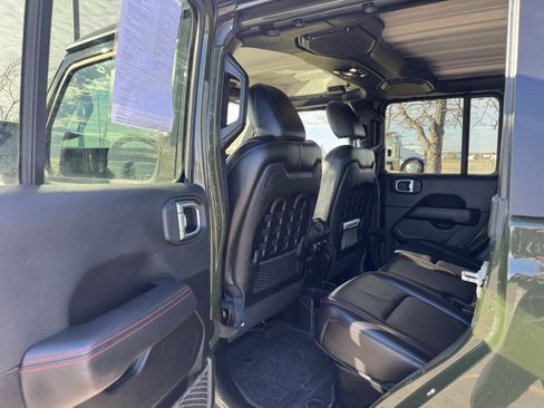 Used 2022 Jeep Gladiator Rubicon w/ Cold Weather Group image 19