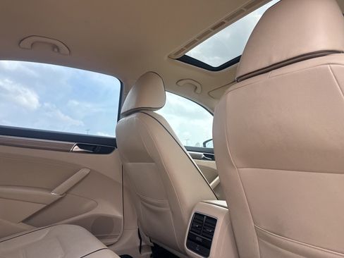 Used 2017 Volkswagen Passat 1.8T SE image 31