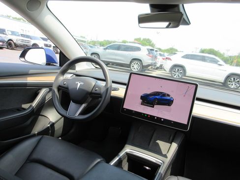 Used 2023 Tesla Model 3 Standard Range RWD image 23