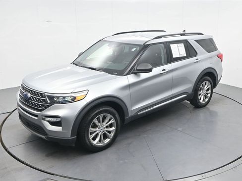Used 2023 Ford Explorer XLT w/ Equipment Group 202A AWD/4WD image 19