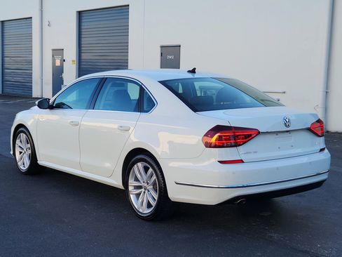 Used 2018 Volkswagen Passat 2.0T SE FWD image 3