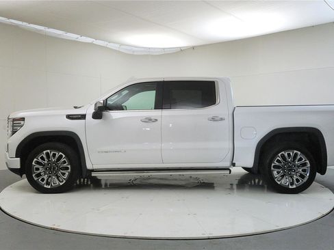 Used 2023 GMC Sierra 1500 Denali Ultimate AWD/4WD image 4