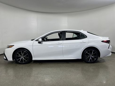 Certified 2023 Toyota Camry SE image 6