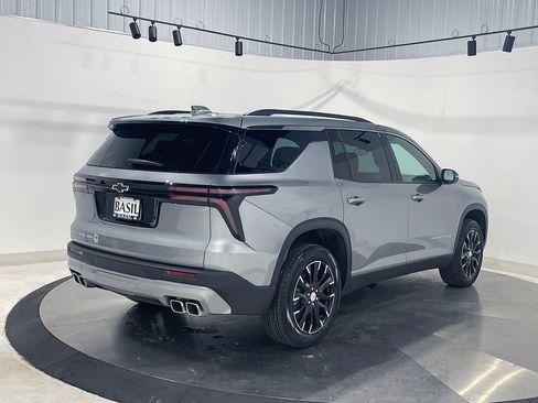 Used 2025 Chevrolet Traverse LT w/ Sun and Wheel Package AWD/4WD image 11
