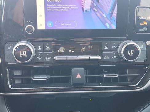 Used 2023 Toyota Highlander XLE FWD image 22