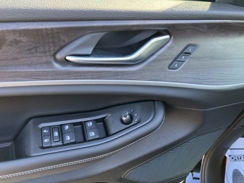 New 2025 Jeep Grand Cherokee L Limited image 10