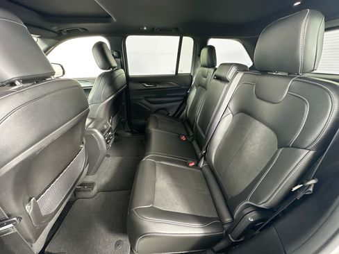Used 2023 Jeep Grand Cherokee Altitude AWD/4WD image 24