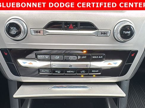 Used 2023 Ford Explorer XLT image 19