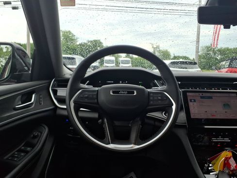 Certified 2023 Jeep Grand Cherokee 4WD 4xe w/ Luxury Tech Group II image 20