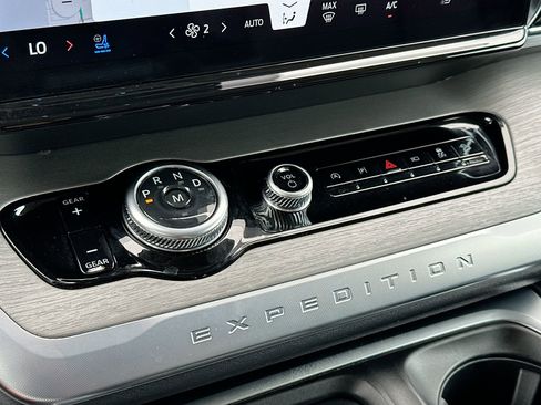 Used 2025 Ford Expedition Platinum AWD/4WD image 20
