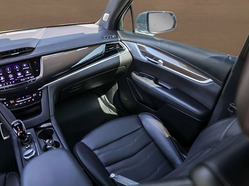 Certified 2024 Cadillac XT6 Sport w/ Platinum Package AWD/4WD image 29