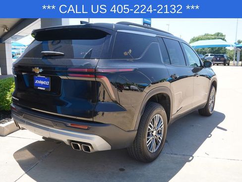 Used 2025 Chevrolet Traverse LT FWD image 10