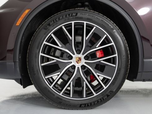 New 2025 Porsche Macan 4S Electric image 11