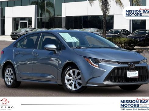 Used 2022 Toyota Corolla LE image 1