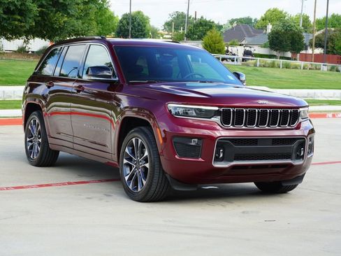 Used 2024 Jeep Grand Cherokee Overland AWD/4WD image 6