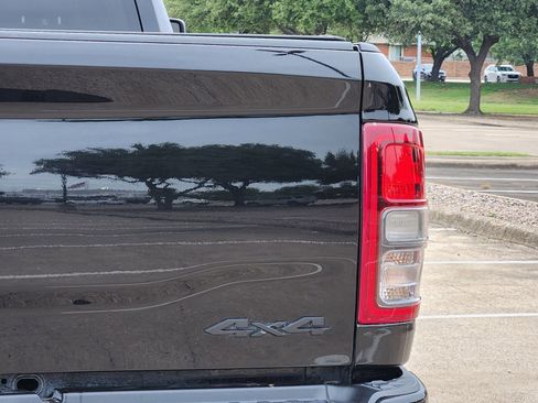 Used 2023 RAM 2500 Big Horn w/ Night Edition AWD/4WD image 9