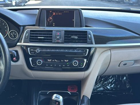Used 2017 BMW 320i Sedan image 11