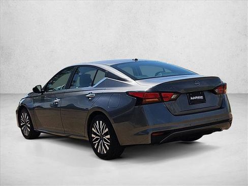 Used 2024 Nissan Altima 2.5 SV FWD image 8