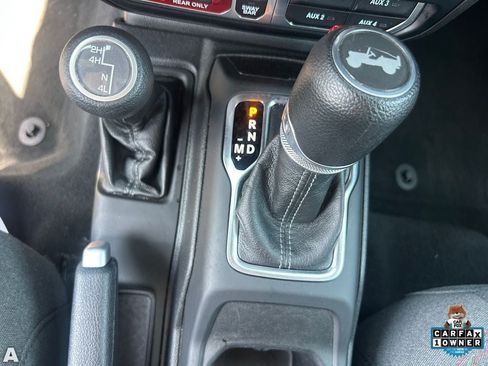Used 2024 Jeep Wrangler Unlimited Rubicon AWD/4WD image 25