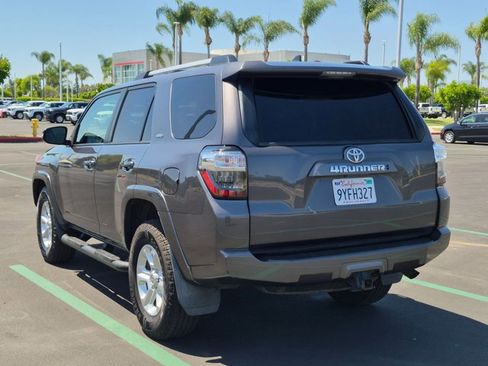 Used 2021 Toyota 4Runner SR5 Premium w/ Moonroof Package RWD image 8