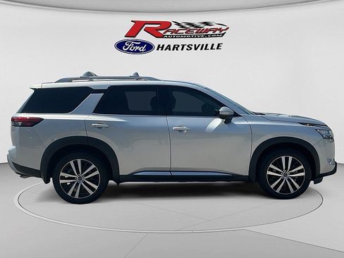 Used 2024 Nissan Pathfinder Platinum FWD image 8