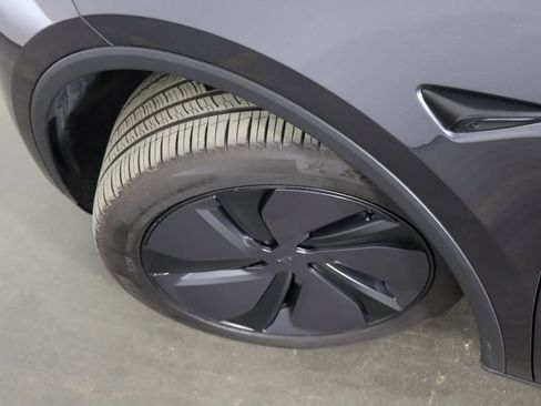 Used 2026 Tesla Model Y Long Range AWD/4WD image 47