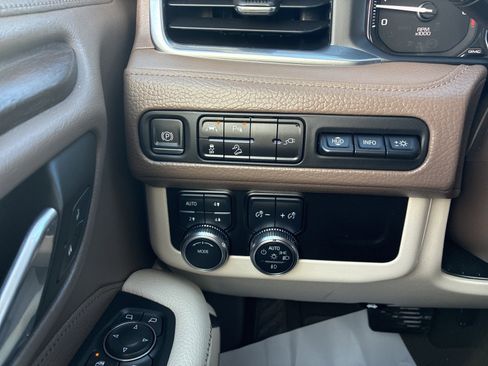 Used 2021 GMC Yukon Denali image 29