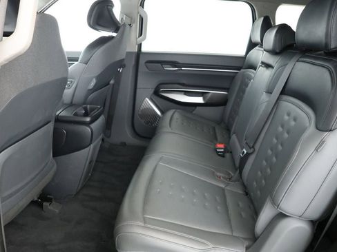 Used 2025 Kia EV9 Wind image 18