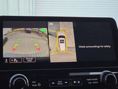 Used 2024 Nissan Armada SL w/ Captain's Chairs Package image 32