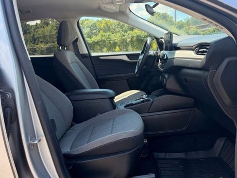 Used 2022 Ford Escape SE FWD image 3