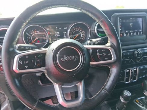 Used 2018 Jeep Wrangler Unlimited Sahara w/ Cold Weather Group AWD/4WD image 23