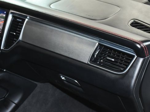 Used 2018 Porsche Macan GTS image 54