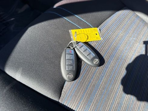 Used 2023 Nissan Leaf S image 31