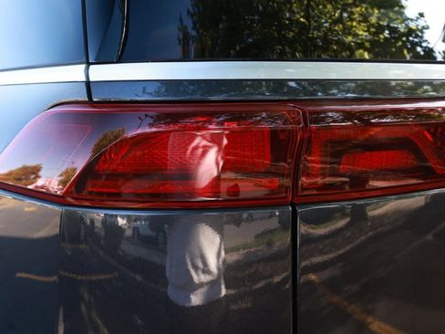 Used 2024 Kia Carnival LX FWD image 38