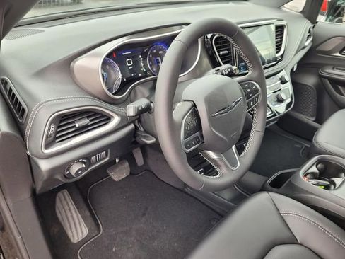 New 2026 Chrysler Pacifica Select FWD image 21