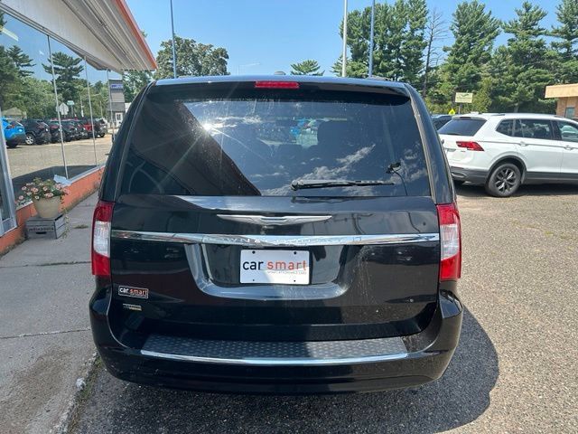 Used 2016 Chrysler Town & Country Touring FWD image 6