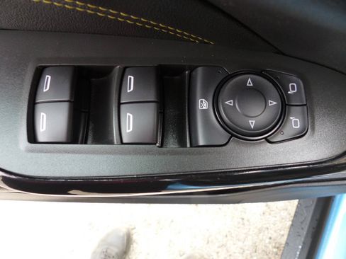 Used 2025 Chevrolet Trax ACTIV w/ Sunroof Package FWD image 19