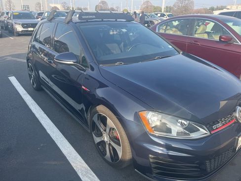 Used 2017 Volkswagen Golf S image 8