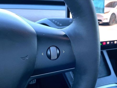 Used 2023 Tesla Model Y Performance image 22