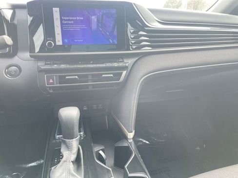 Used 2025 Toyota Camry LE image 18